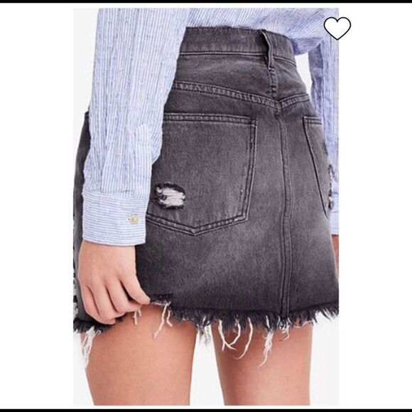 Free People RELAXED AND DESTROYED Denim Skirt NWT Size 25 - Picture 2 of 6